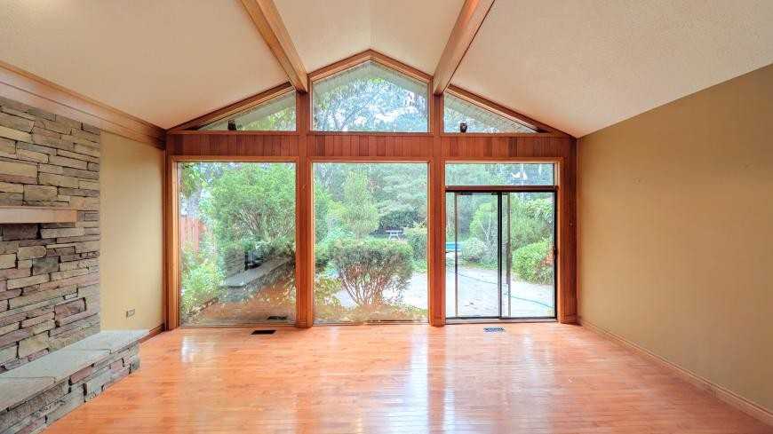 1275 Parkview Ave - Photo 3 of 10