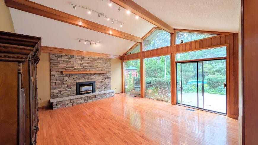 1275 Parkview Ave - Photo 4 of 10