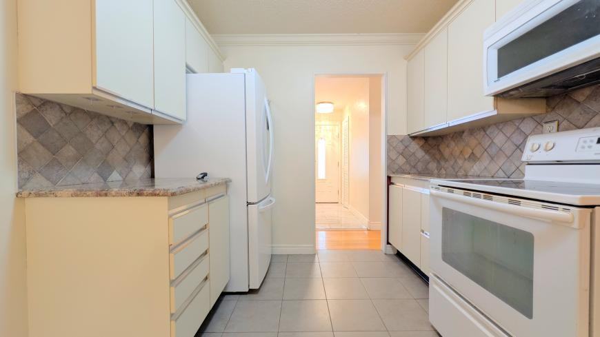 1275 Parkview Ave - Photo 6 of 10