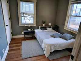 featured image of 1025 W 11th St