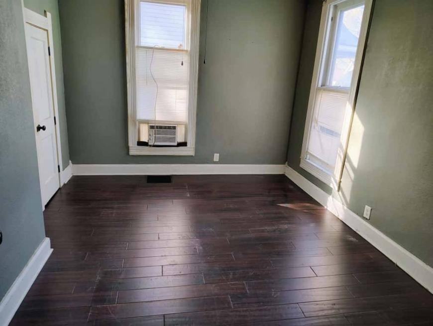 1025 W 11th St - Photo 3 of 7