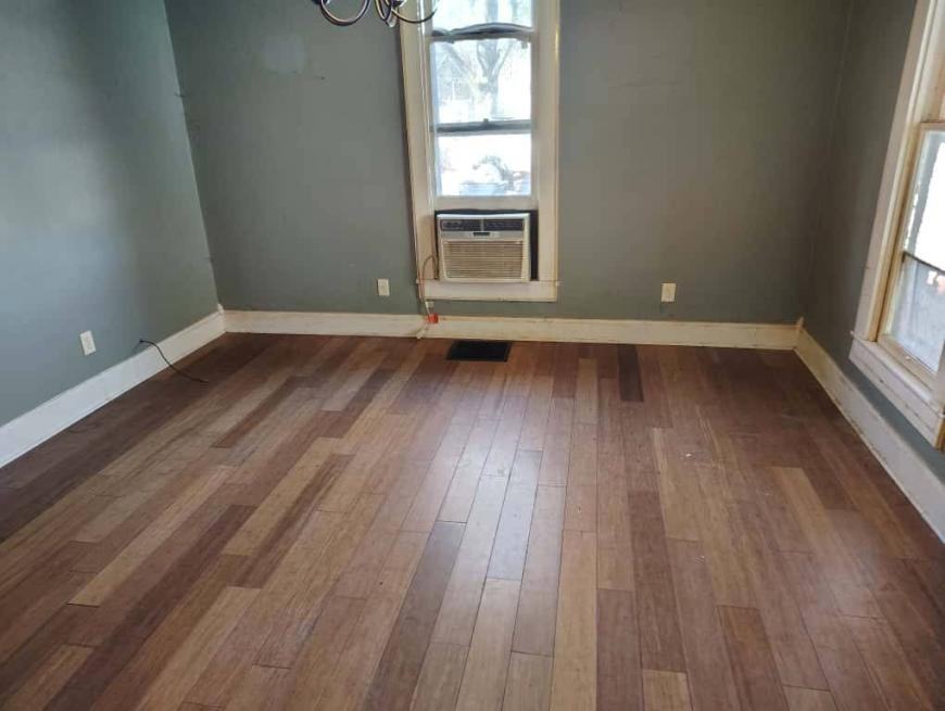 1025 W 11th St - Photo 4 of 7