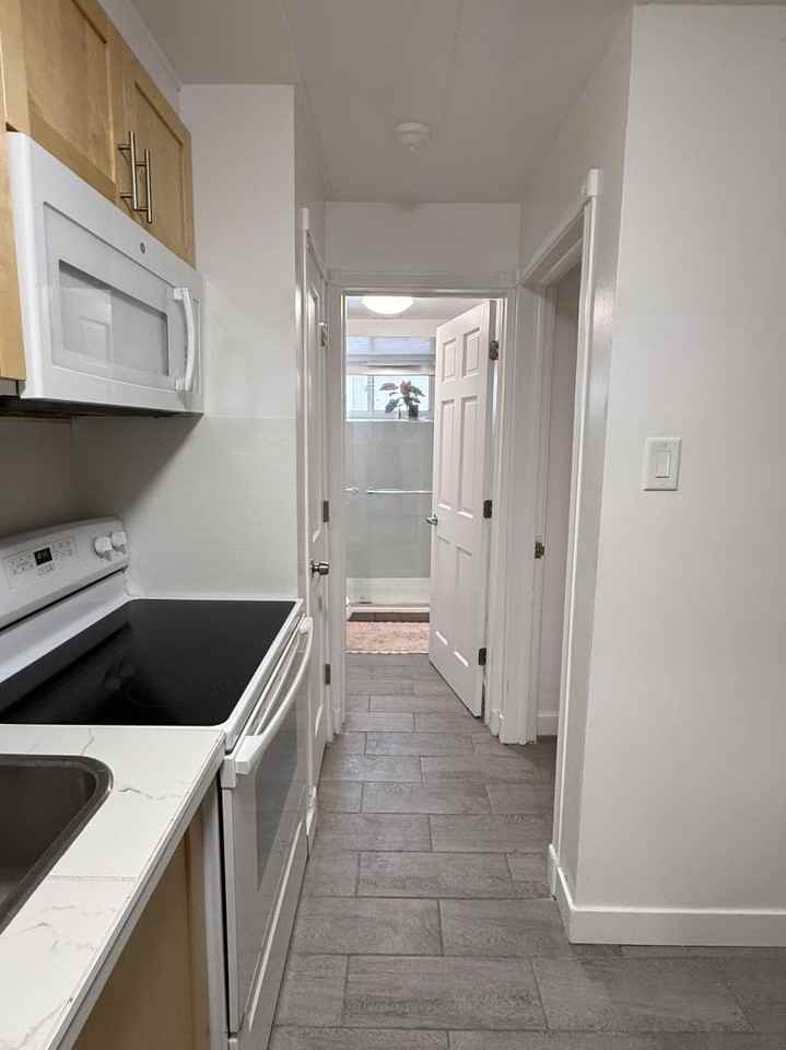 40 Harrison St - Photo 4 of 10