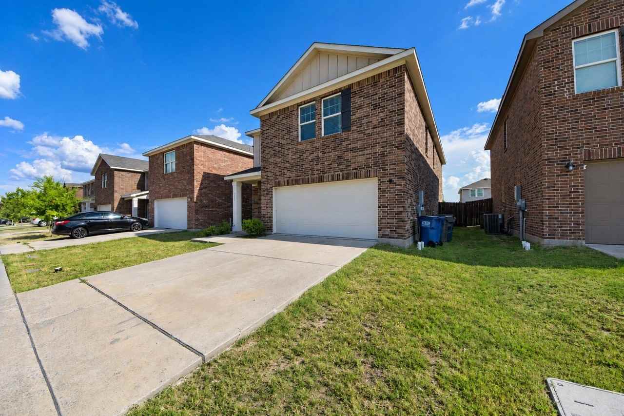 6223 Old Bridge Way - Photo 5 of 38