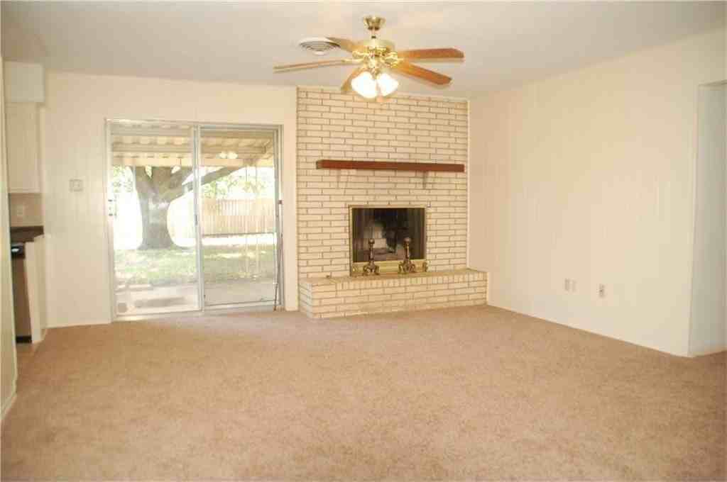409 Wilshire Dr - Photo 3 of 13
