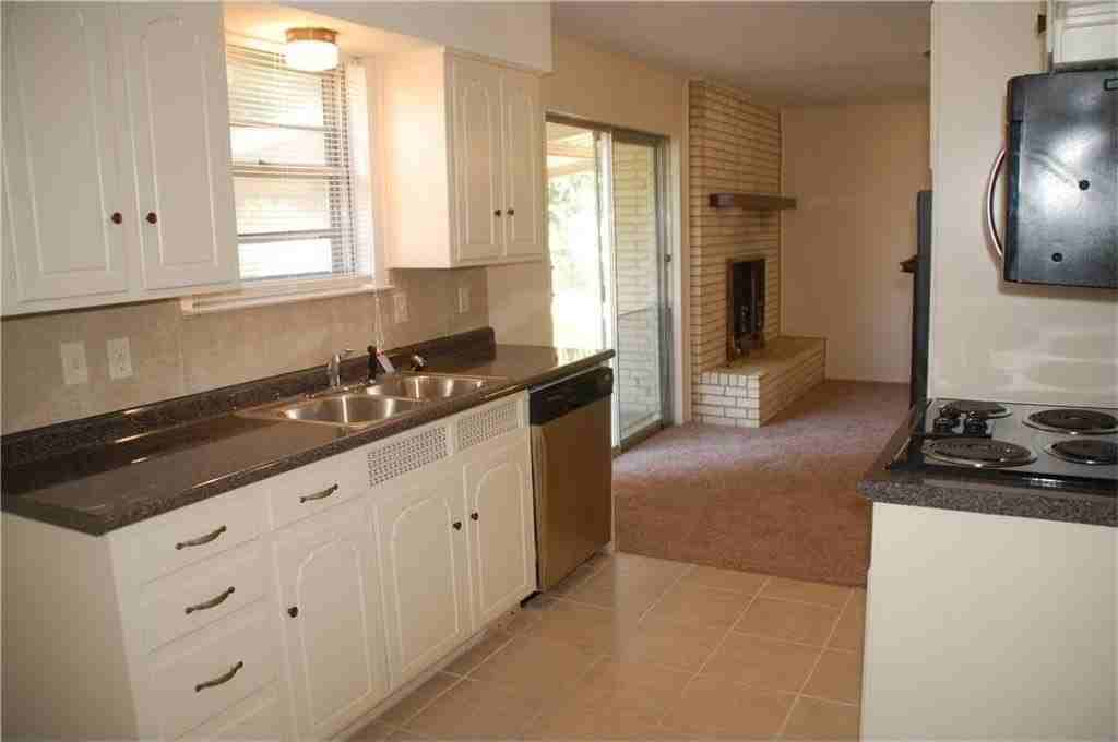 409 Wilshire Dr - Photo 4 of 13