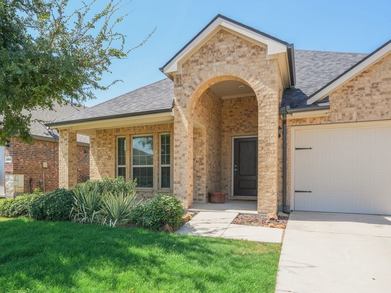 2929 Brazos Dr - Photo 3 of 32