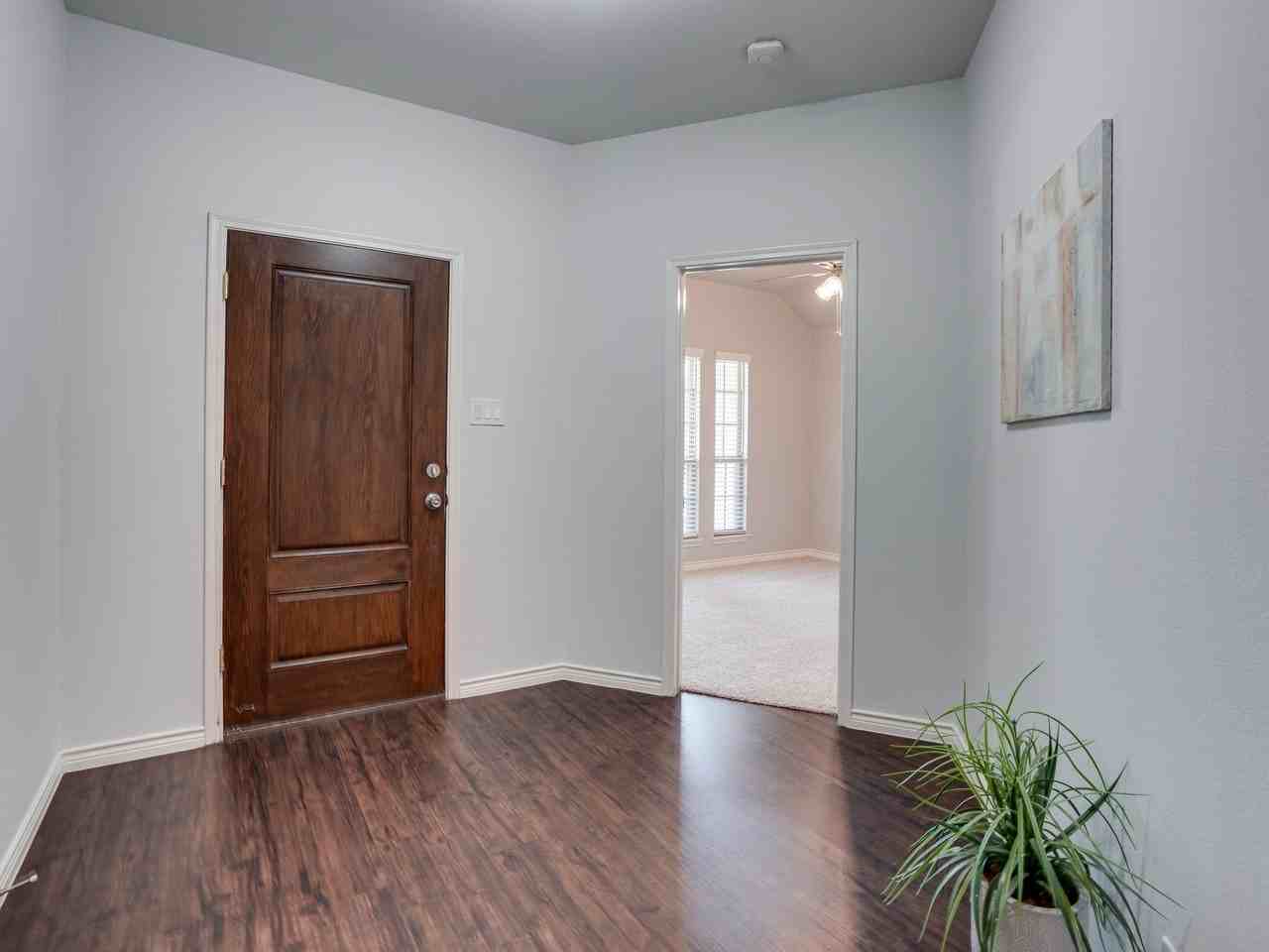2929 Brazos Dr - Photo 5 of 32