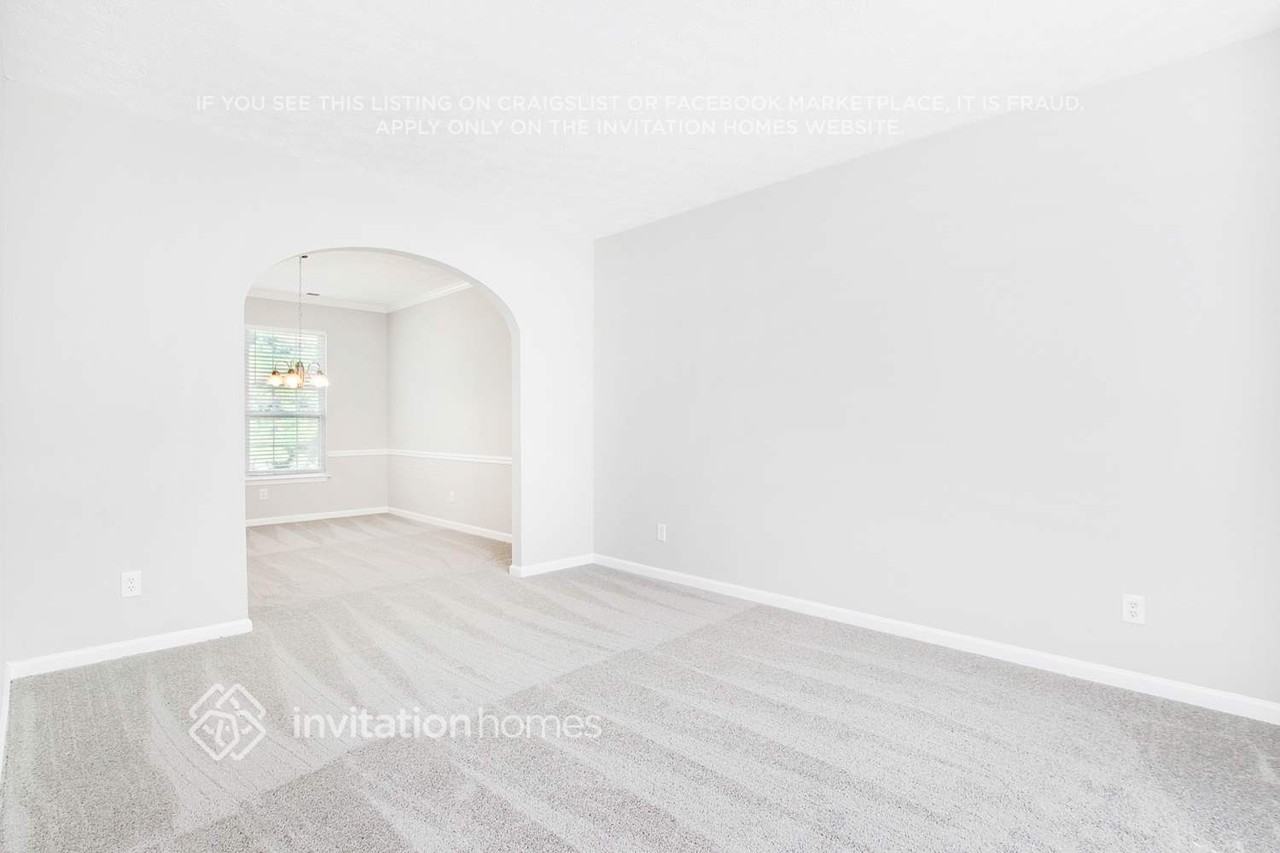 7116 Springchase Way - Photo 4 of 26