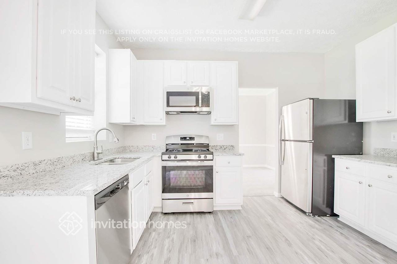 7116 Springchase Way - Photo 7 of 26