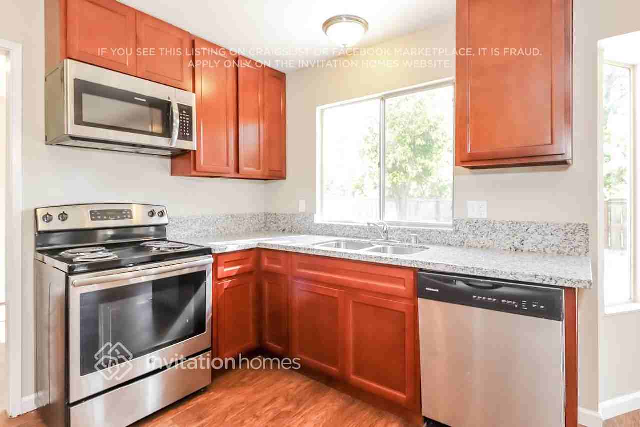 2954 Redwood Dr - Photo 5 of 21