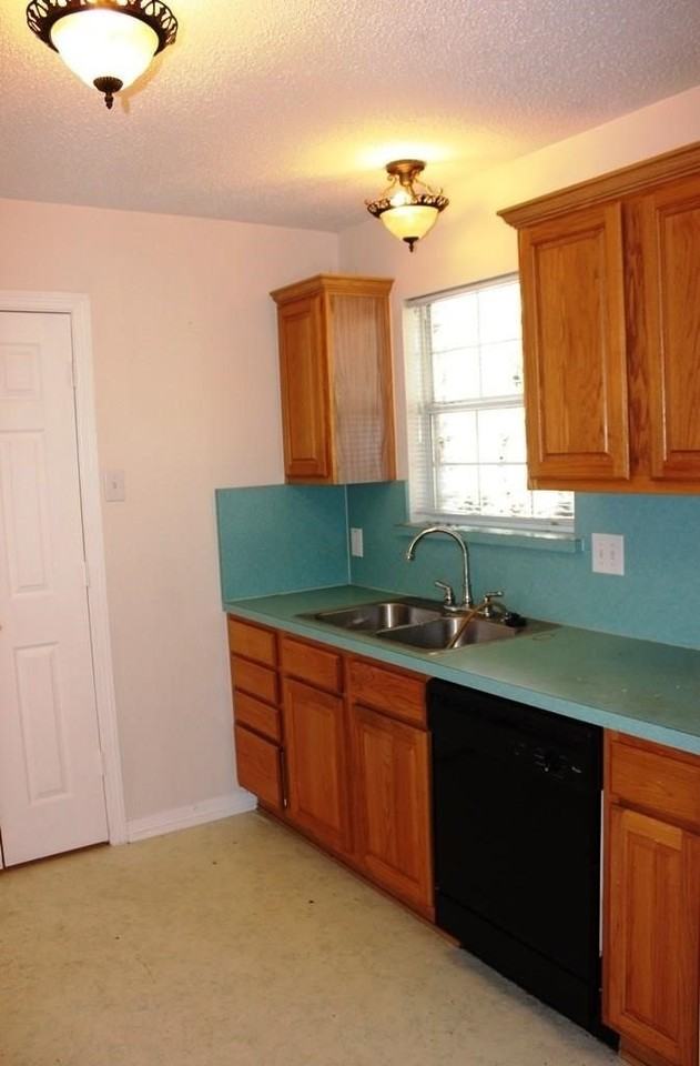 1303 S 5th St - Photo 4 of 10