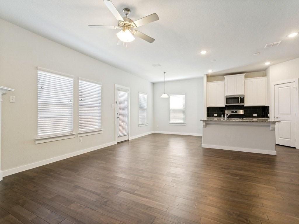 2201 Paxton Way - Photo 5 of 25