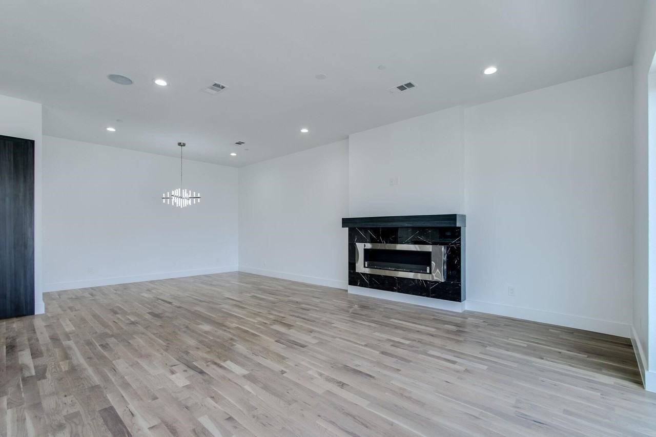 708 W 9th St #103 - Photo 3 of 34
