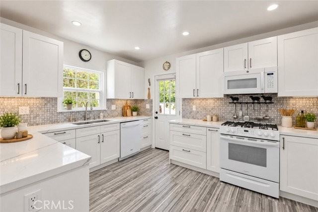 471 S Clark Dr - Photo 4 of 8