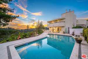 featured image of 1121 Roberto Ln