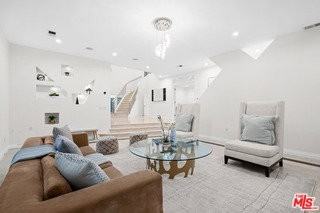 1121 Roberto Ln - Photo 3 of 8