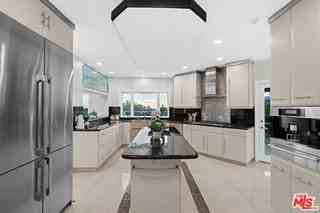 1121 Roberto Ln - Photo 7 of 8