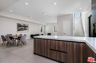 530 N Hayworth Ave - Photo 2 of 8