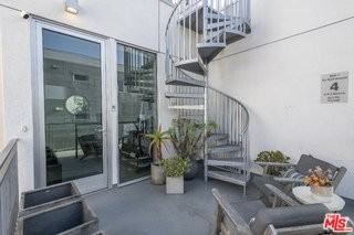 1345 Havenhurst Dr #15 - Photo 5 of 8