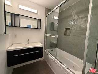 811 S Bedford St #204 - Photo 4 of 8