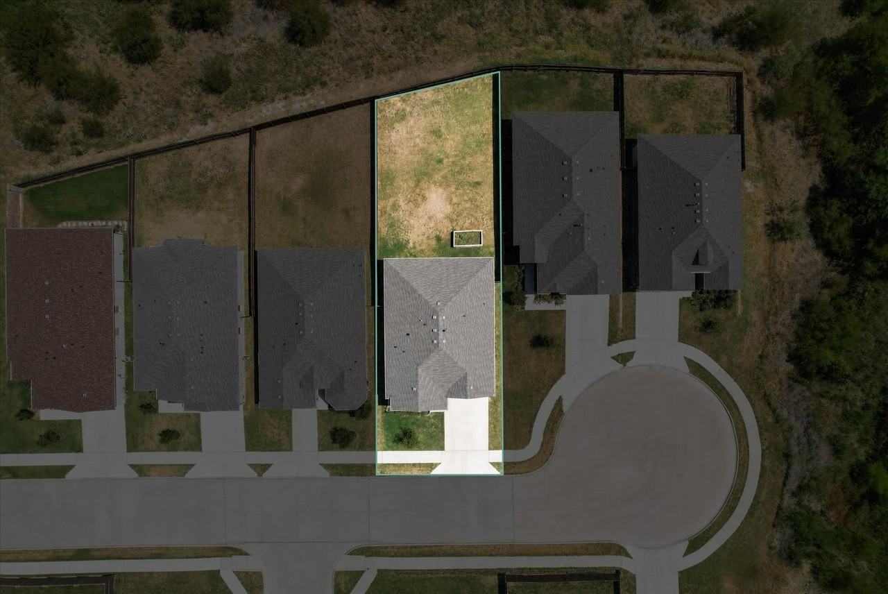 8812 Russano Rd - Photo 2 of 40