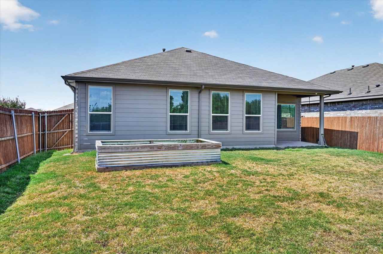 8812 Russano Rd - Photo 6 of 40