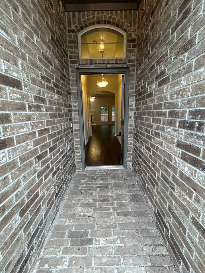 7908 Wilson Cliff Ct - Photo 3 of 25