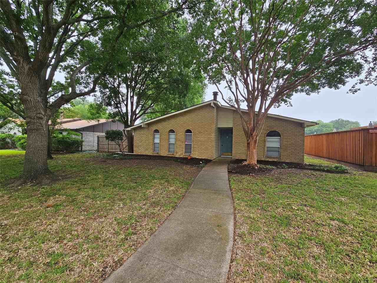 1636 Cumberland Trl - Photo 2 of 17