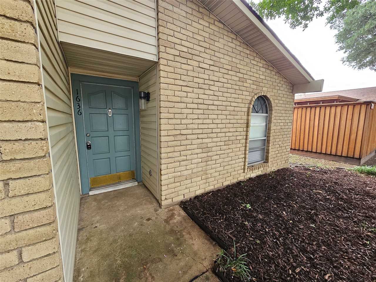1636 Cumberland Trl - Photo 4 of 17