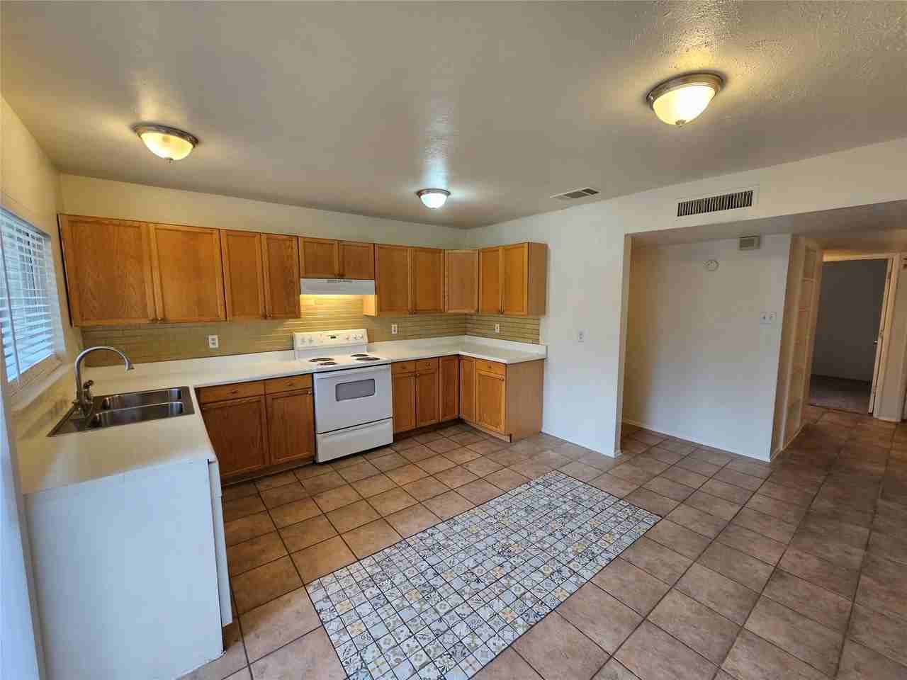 1636 Cumberland Trl - Photo 7 of 17