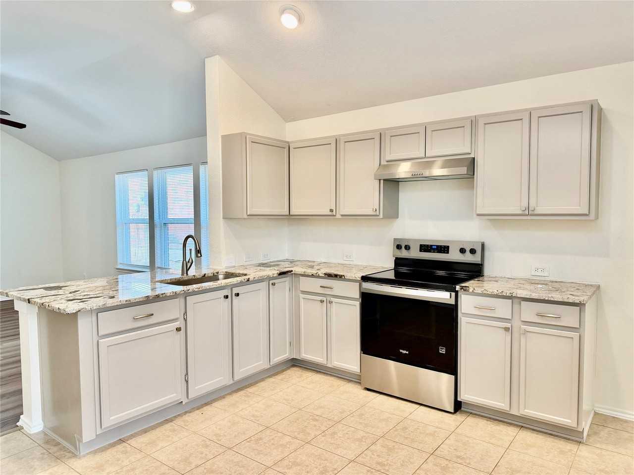 1712 Ironworks Dr - Photo 2 of 13
