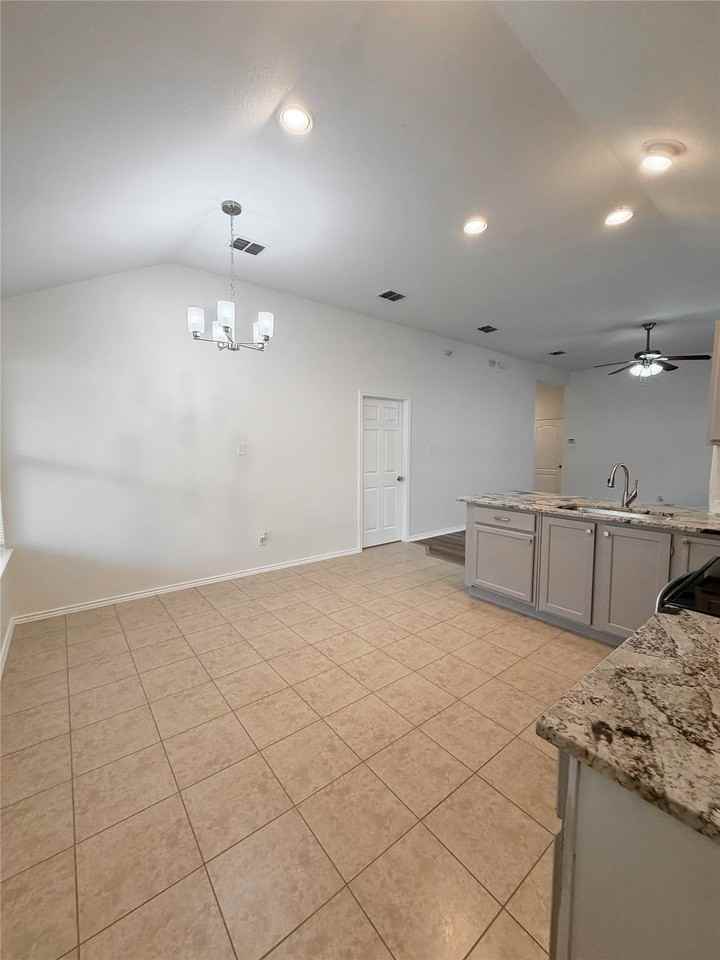 1712 Ironworks Dr - Photo 4 of 13