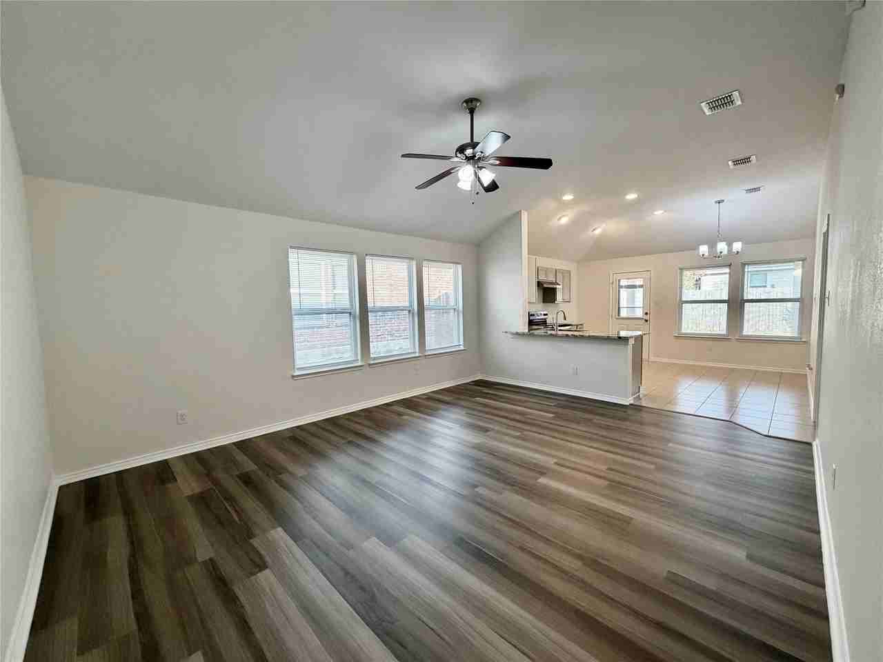 1712 Ironworks Dr - Photo 5 of 13