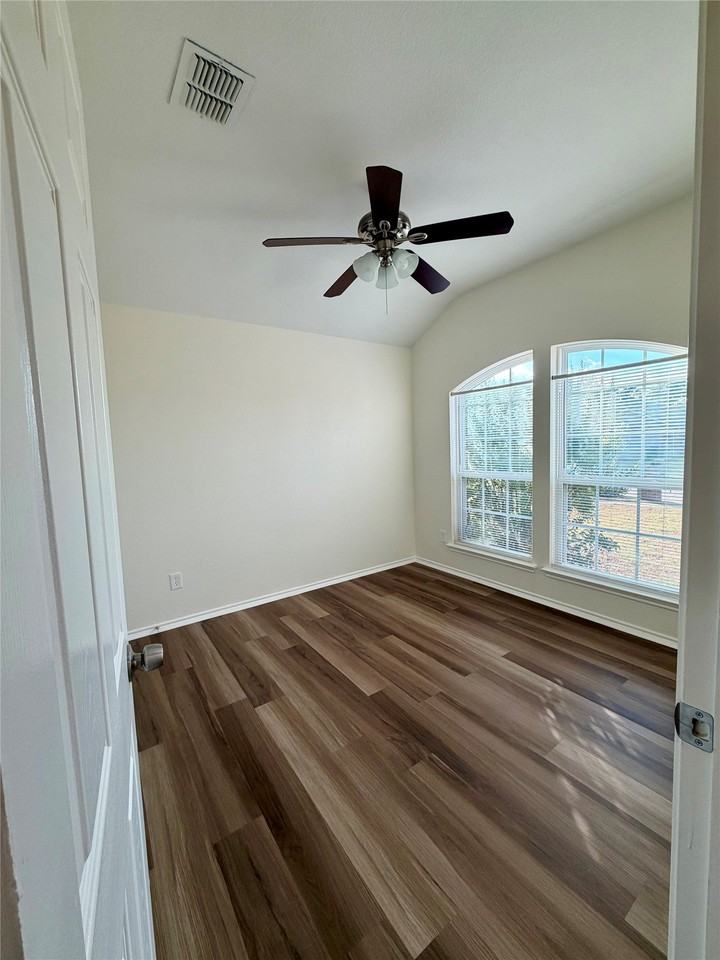 1712 Ironworks Dr - Photo 6 of 13