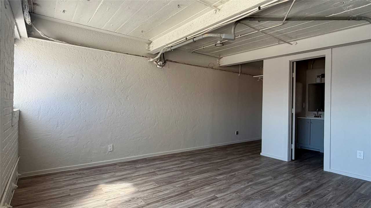 2501 S Harwood St #12 - Photo 6 of 7