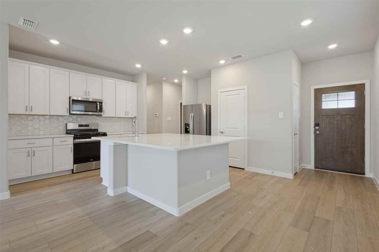 6006 Alderton Dr - Photo 4 of 25