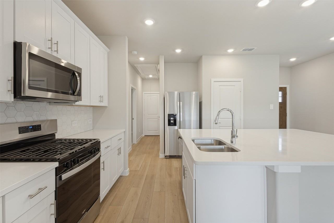 6006 Alderton Dr - Photo 5 of 25