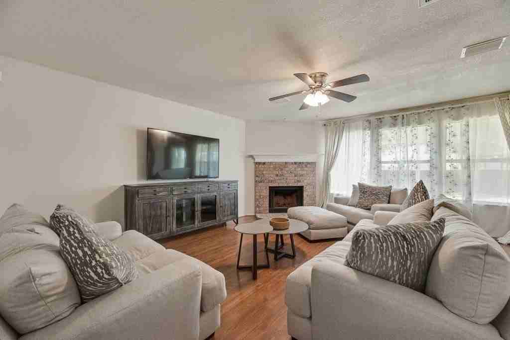 1421 Laurel Hall Ln - Photo 2 of 27
