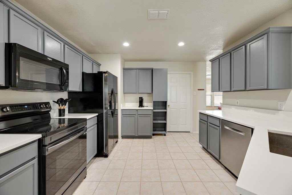 1421 Laurel Hall Ln - Photo 4 of 27