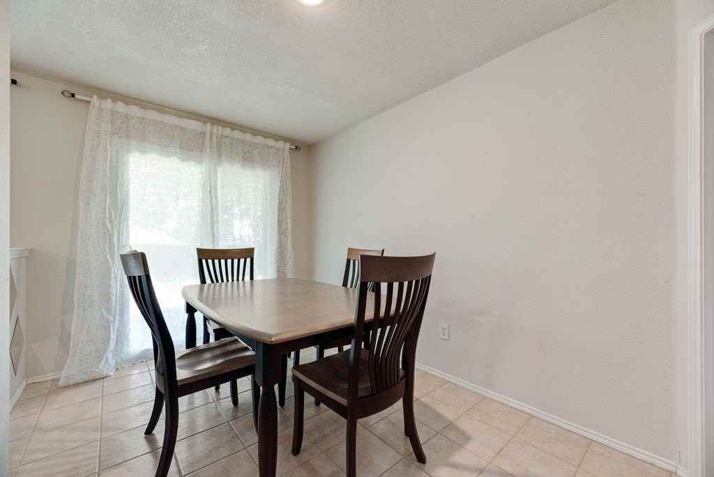1421 Laurel Hall Ln - Photo 7 of 27