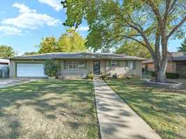 featured image of 209 W Avenue K