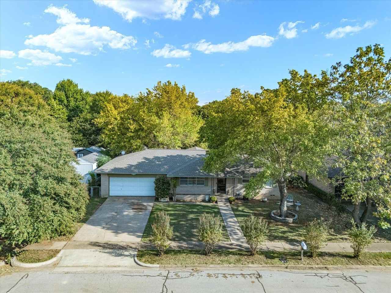 209 W Avenue K - Photo 2 of 24