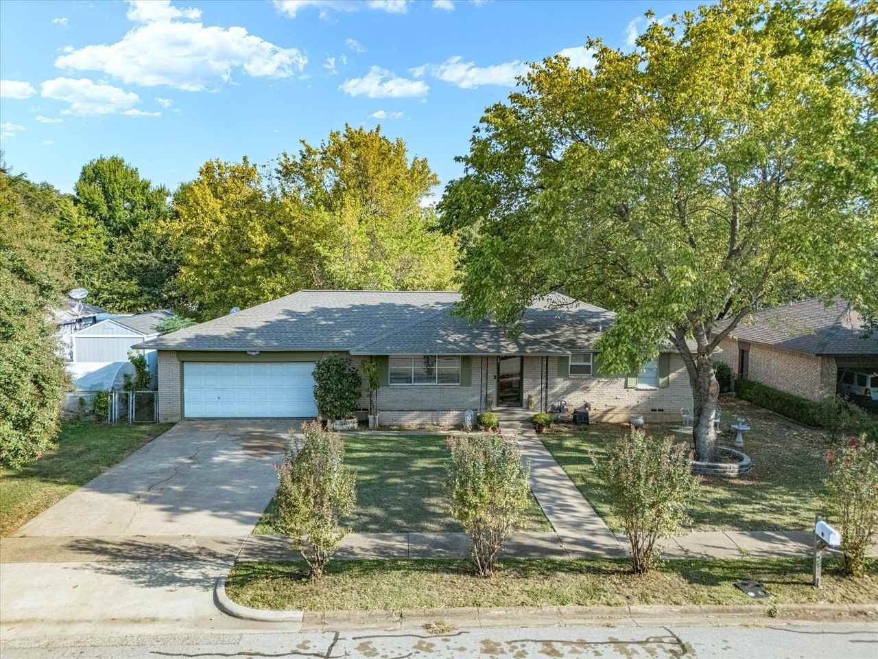 209 W Avenue K - Photo 4 of 24