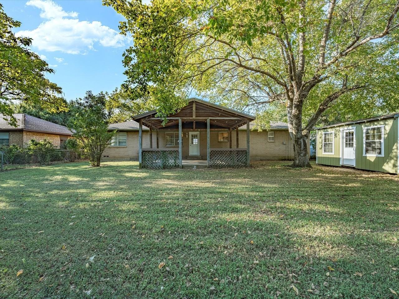 209 W Avenue K - Photo 7 of 24