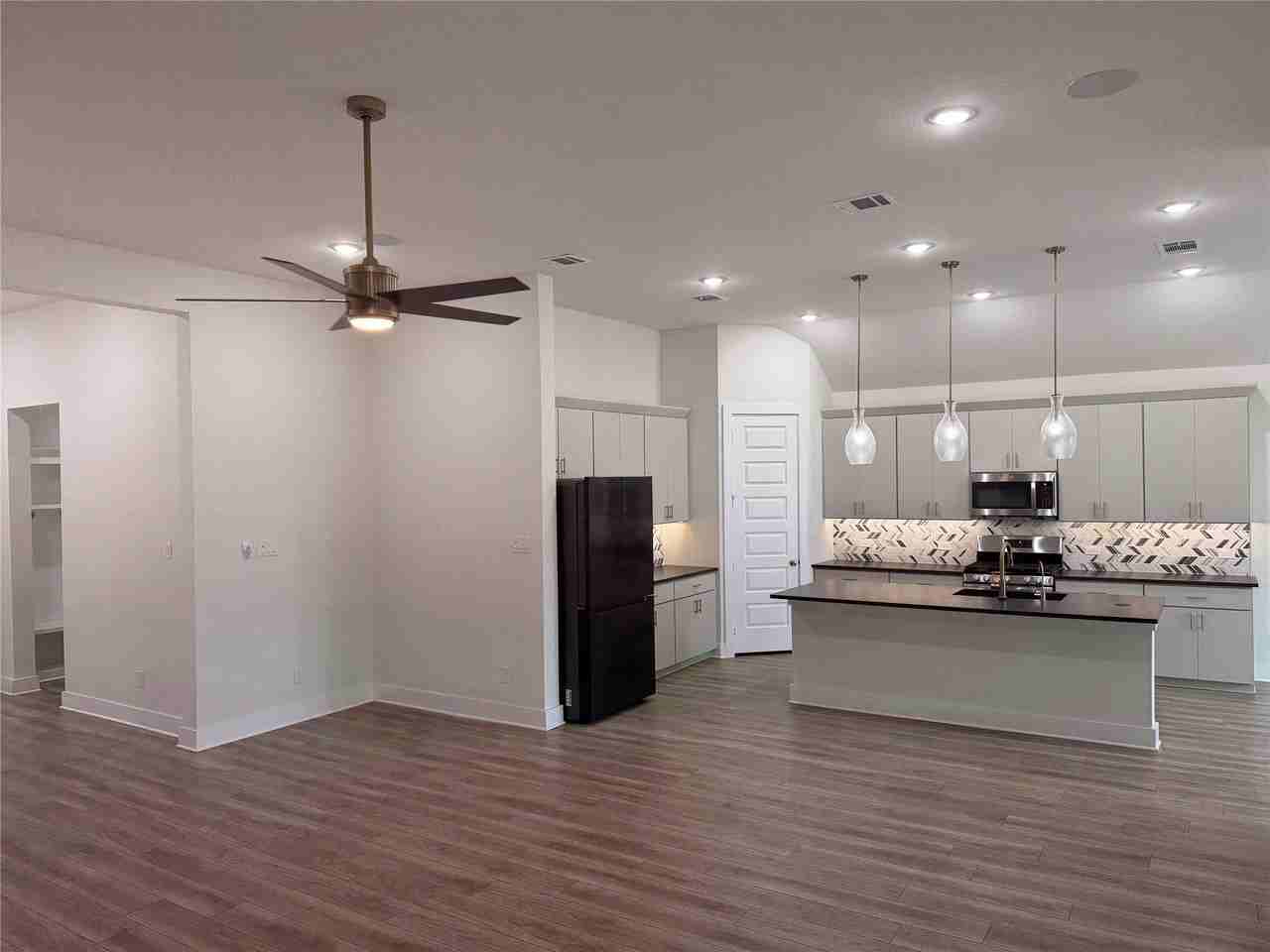 7213 Camilla St - Photo 5 of 25