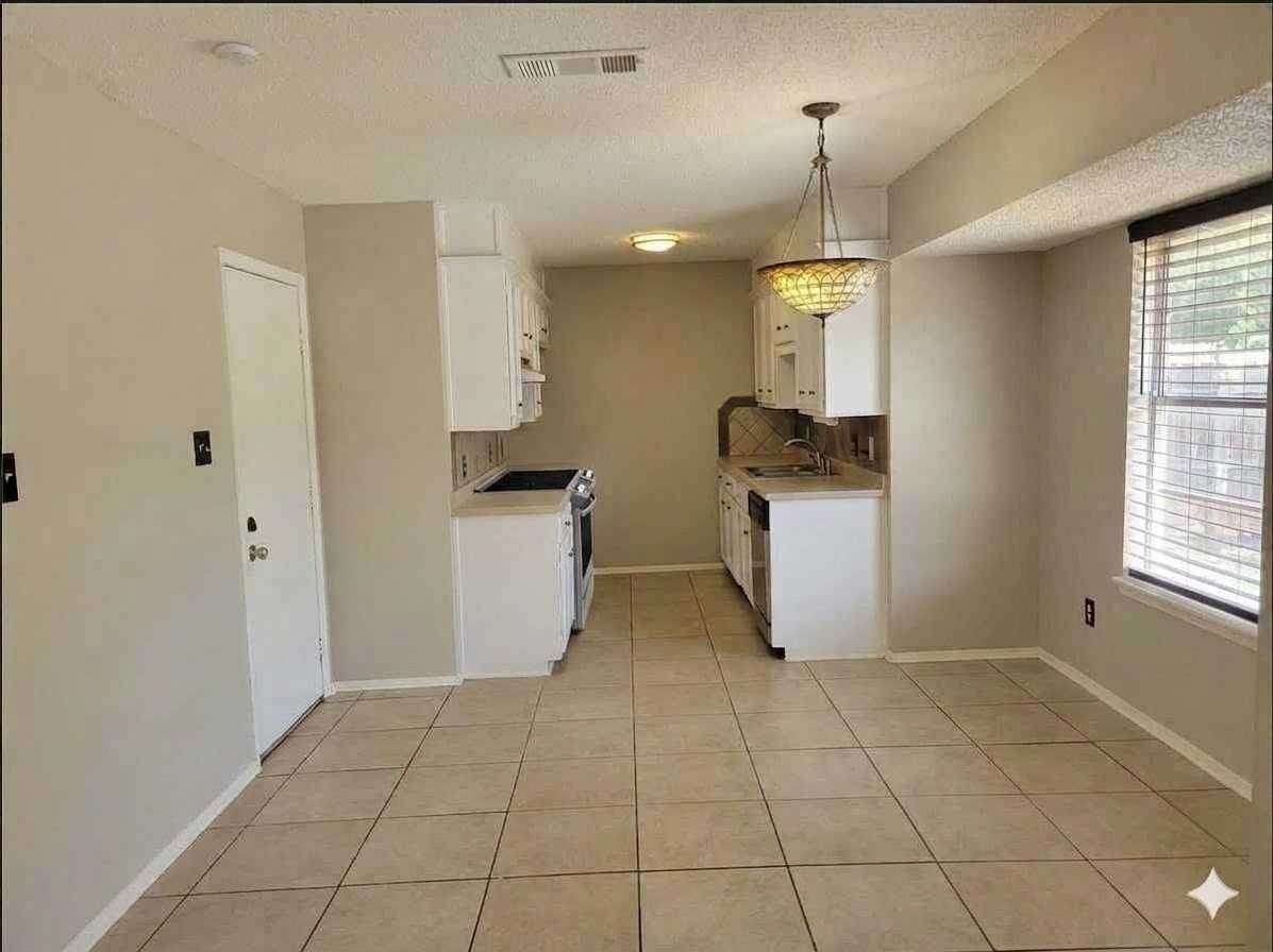 1411 Clearfield Dr - Photo 4 of 20