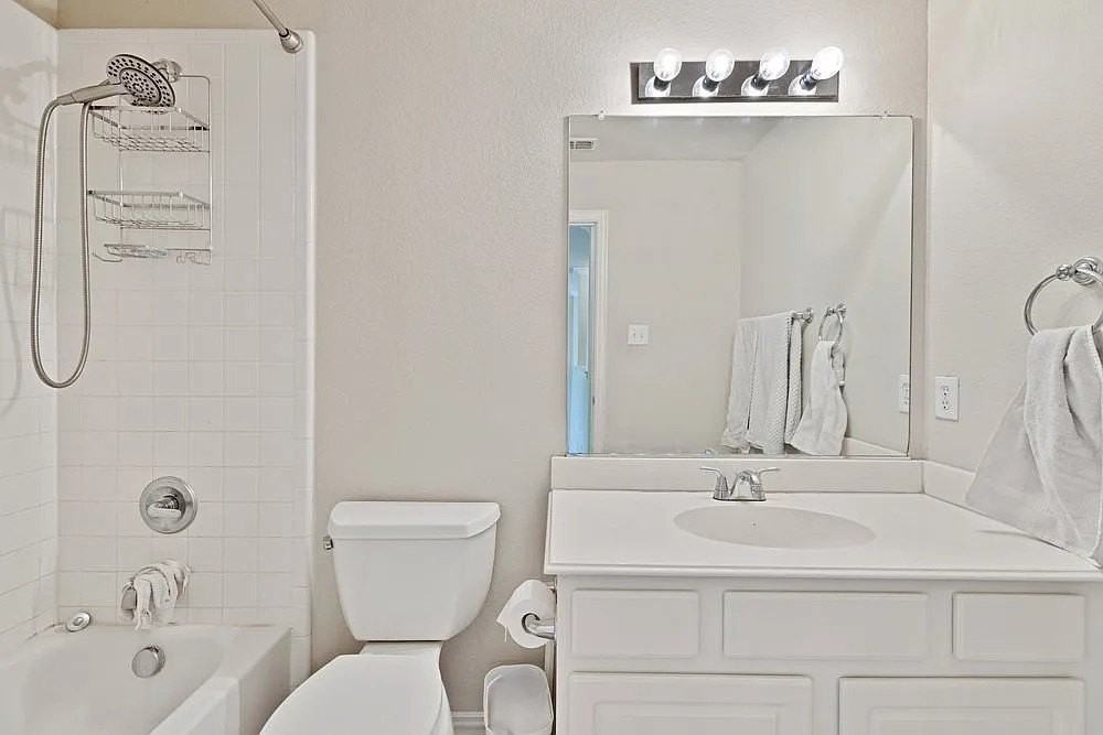 7913 Hannah St - Photo 3 of 23