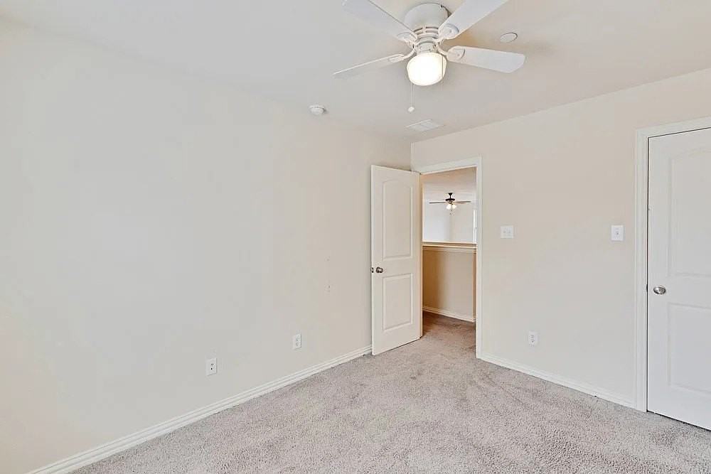 7913 Hannah St - Photo 4 of 23