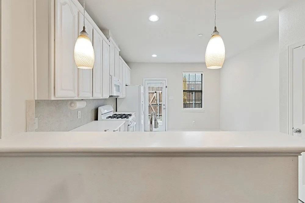 7913 Hannah St - Photo 6 of 23